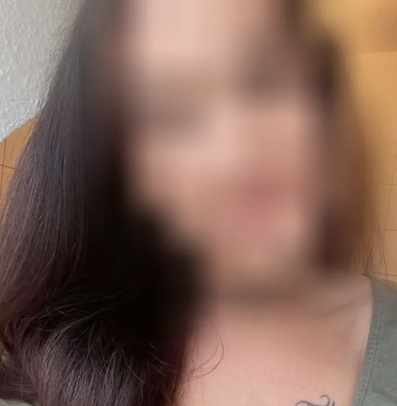 Julie, 36