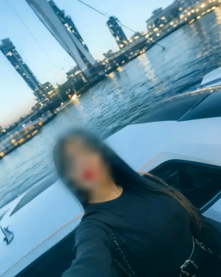 Lauren, 35