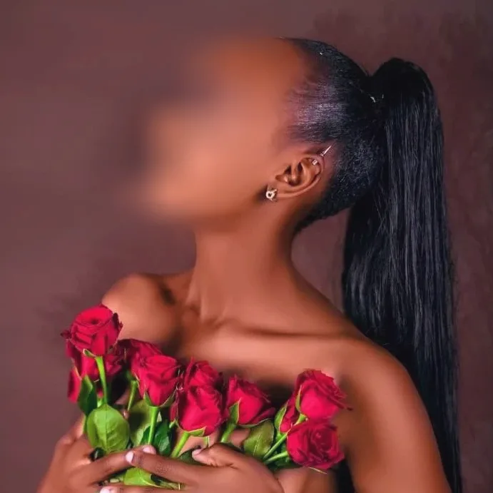 Naomi, 23