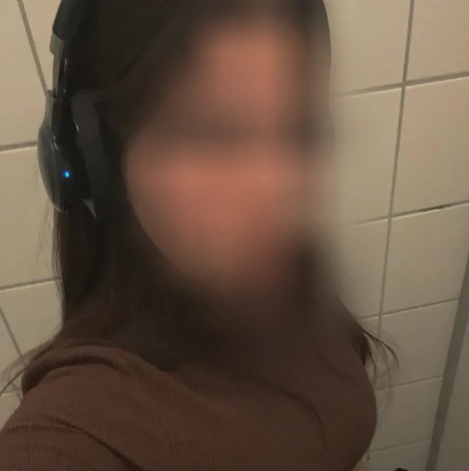 Priscilla, 25